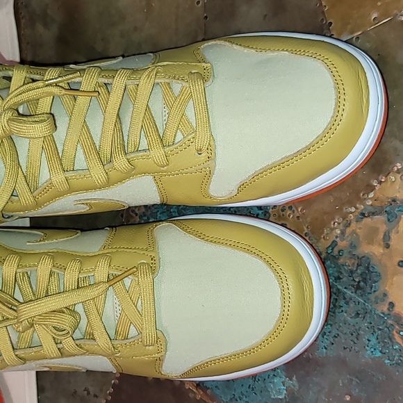 Worn 3 Times. NIKE DUNK HI RETRO. GOLD CANVAS. Men's size 13 - Picture 4 of 14